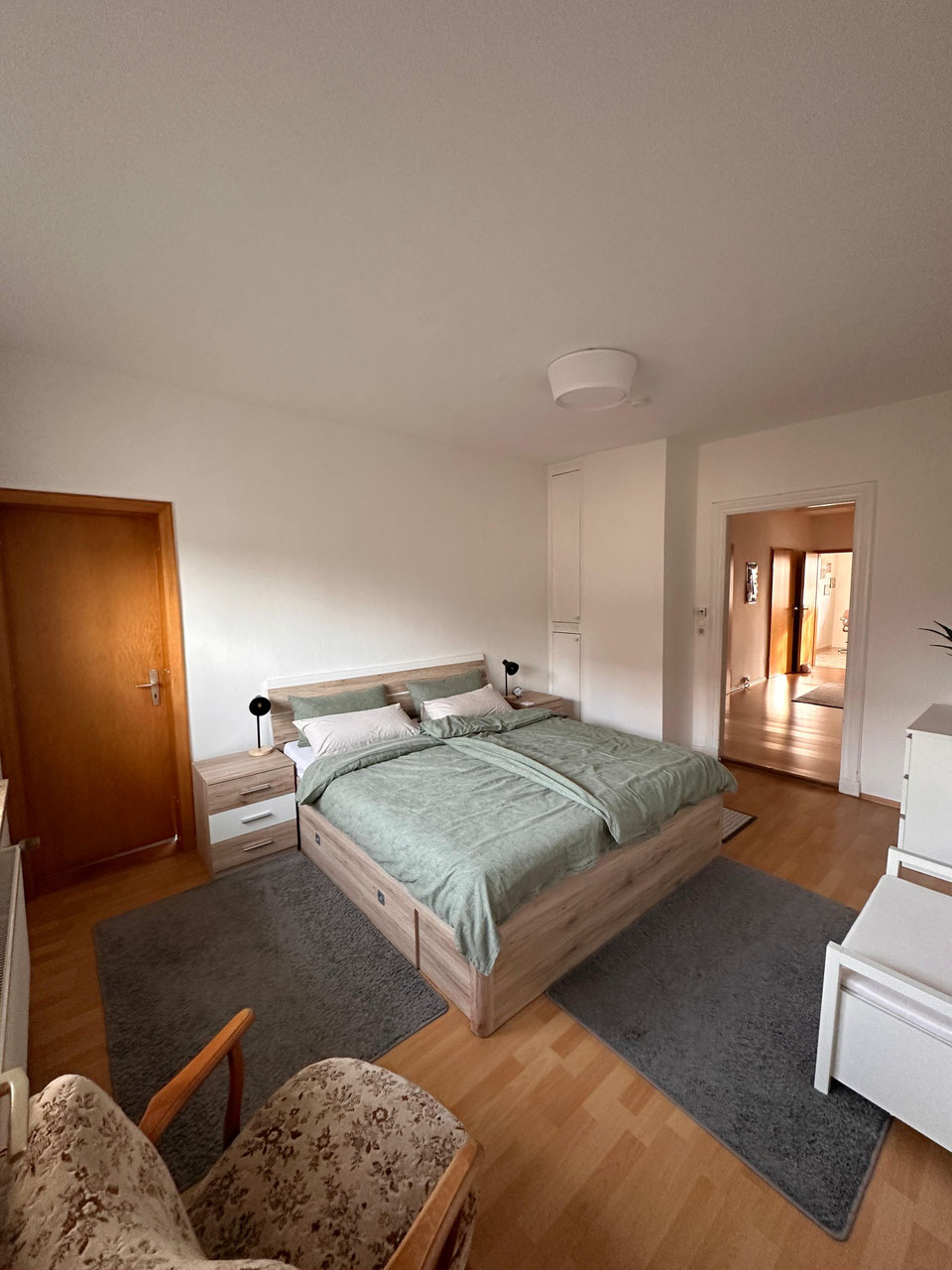 Schlafzimmer mit 180cm Doppelbett